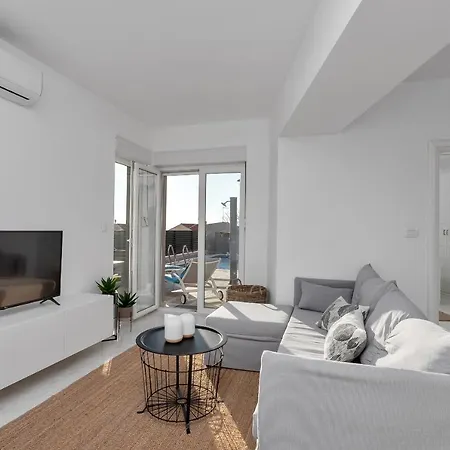 Апартаменты Lotte With Private Pool In The Center! Макарска