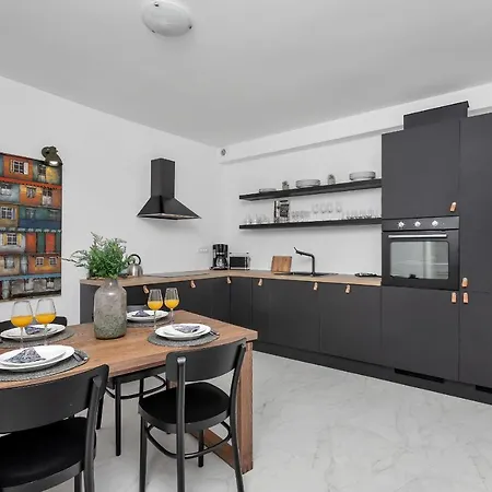 Lotte With Private Pool In The Center! Апартаменты Макарска