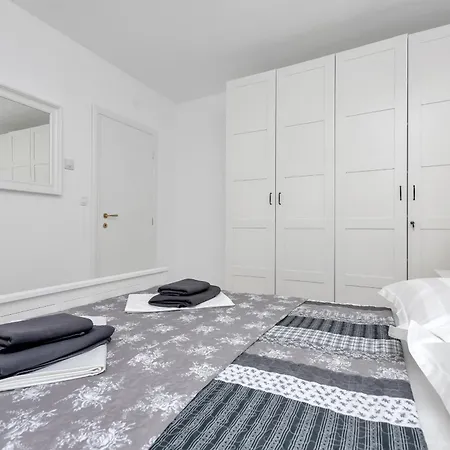 Lotte With Private Pool In The Center! Макарска