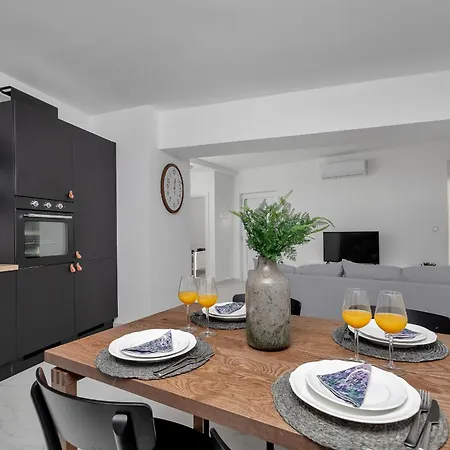 Lotte With Private Pool In The Center! شقة