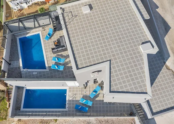 Lotte With Private Pool In The Center!