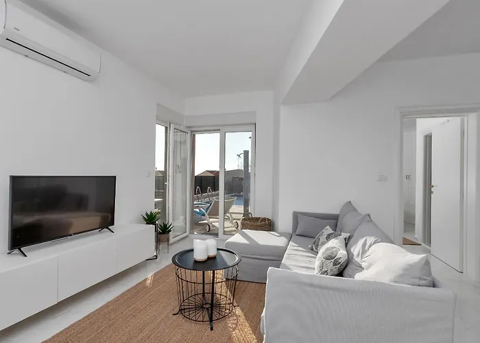 Apartment Lotte With Private Pool In The Center! Makarska