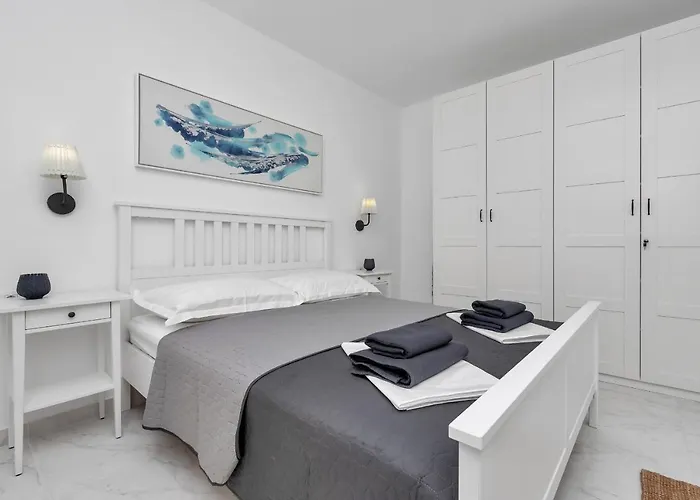 Lotte With Private Pool In The Center! Makarska