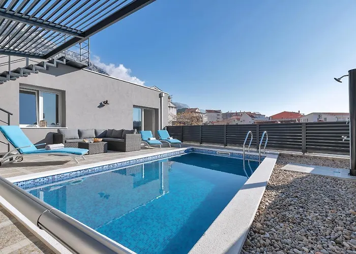 Lotte With Private Pool In The Center!