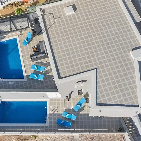 Lotte With Private Pool In The Center!