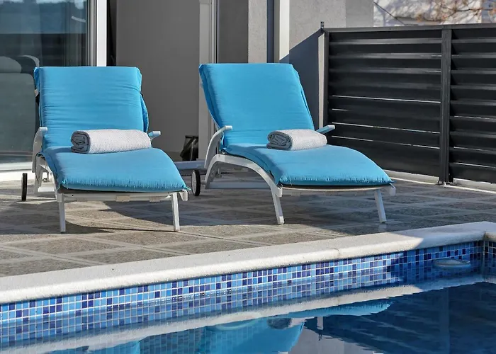 Lotte With Private Pool In The Center!